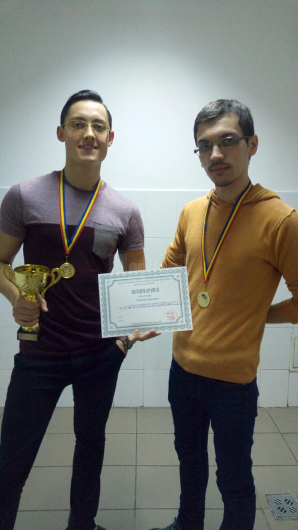 Proiectul „Sistem automat de control al traficului rutier” aparține studenților Alexandru Teleagă și Evelin Grigoriciuc