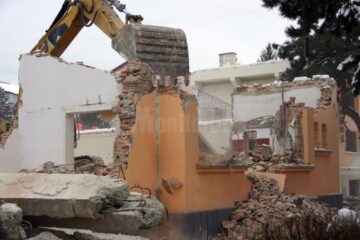Ultimul zid, cu frontonul restaurantului Gloria, a fost demolat marți dimineață