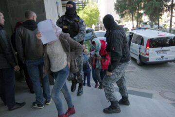Suspecți aduși la audieri după perchezițiile din 13 aprilie 2016, ziua care a fost începutul sfârșitului pentru contrabanda din Piața Mare