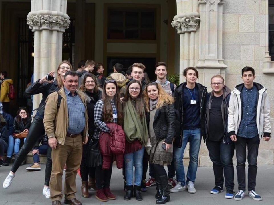 Reprezentanți ai Colegiului Național „Nicu Gane” din Fălticeni, la a patra întâlnire din cadrul proiectului „The Voice of Young Europe”, de la Terrassa, Catalonia, Spania Reprezentanți ai Colegiului Național „Nicu Gane” din Fălticeni, la a patra întâlnire din cadrul proiectului „The Voice of Young Europe”, de la Terrassa, Catalonia, Spania