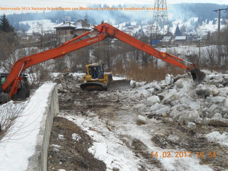 Mobilizare de forțe contra blocajelor de ghețuri de pe râurile Dorna și Bistrița