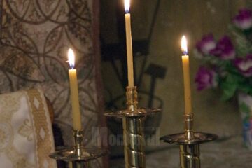 De ce aprindem lumânări pentru cei adormiți