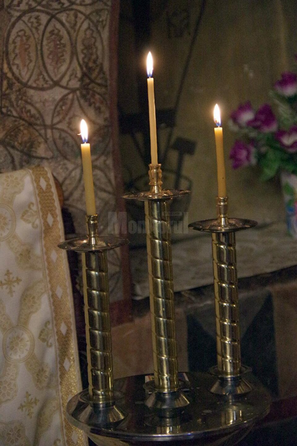 De ce aprindem lumânări pentru cei adormiți De ce aprindem lumânări pentru cei adormiți