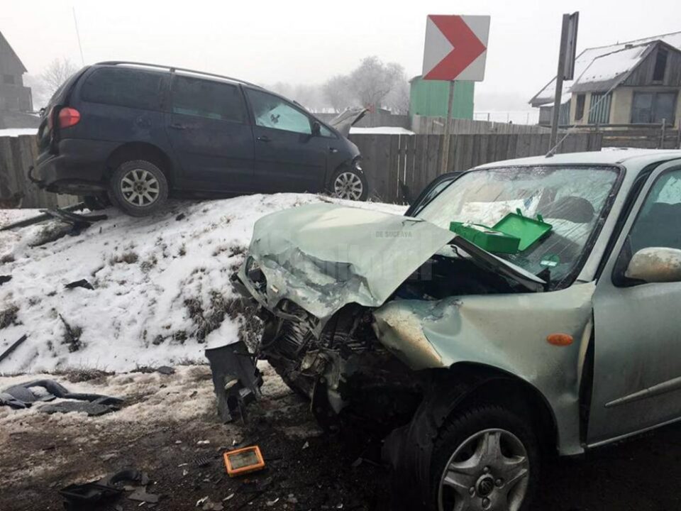 În urma impactului autoturismul monovolum a fost proiectat în gard