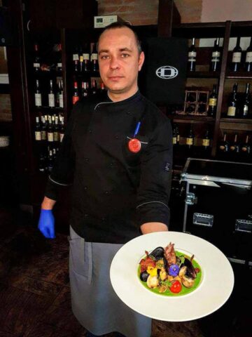 Concurenții de la „Chefi la cuțite” gătesc pentru suceveni, la restaurantul Centru Vechi