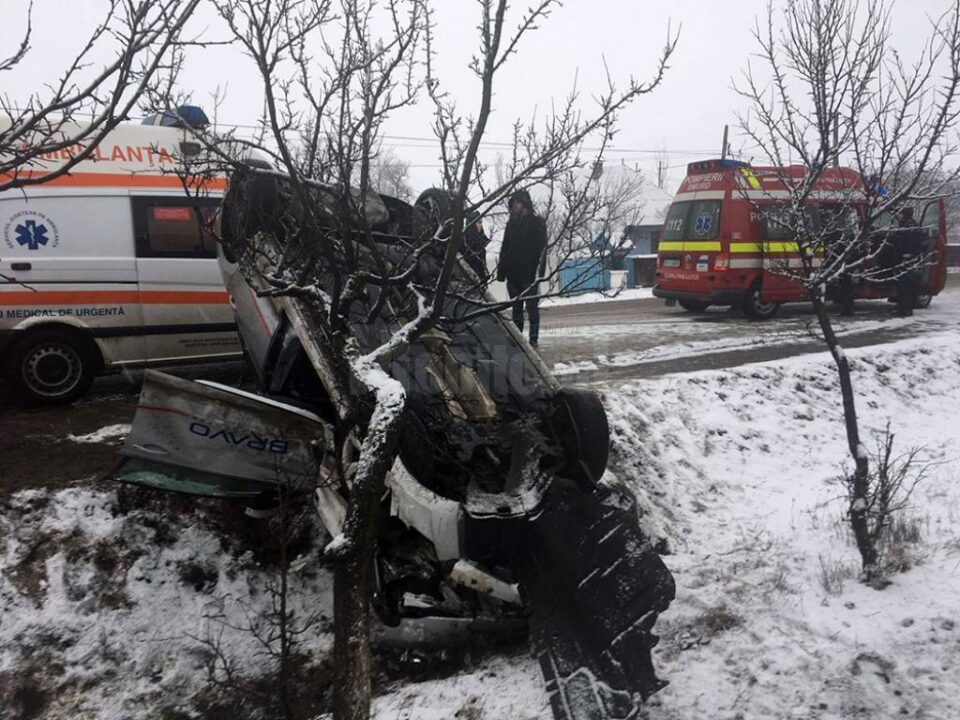 Doi răniți în urma unui accident produs de o șoferiță imprudentă