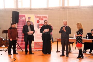 Organizatorii au acordat, la începutul întâlnirii-spectacol, distincții primarilor din cele zece localități în care a fost organizat proiectul anul trecut