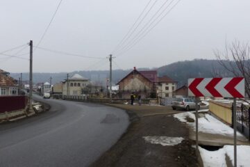 Curba periculoasă pentru care trebuie găsită o măsură imediată de creștere a siguranței