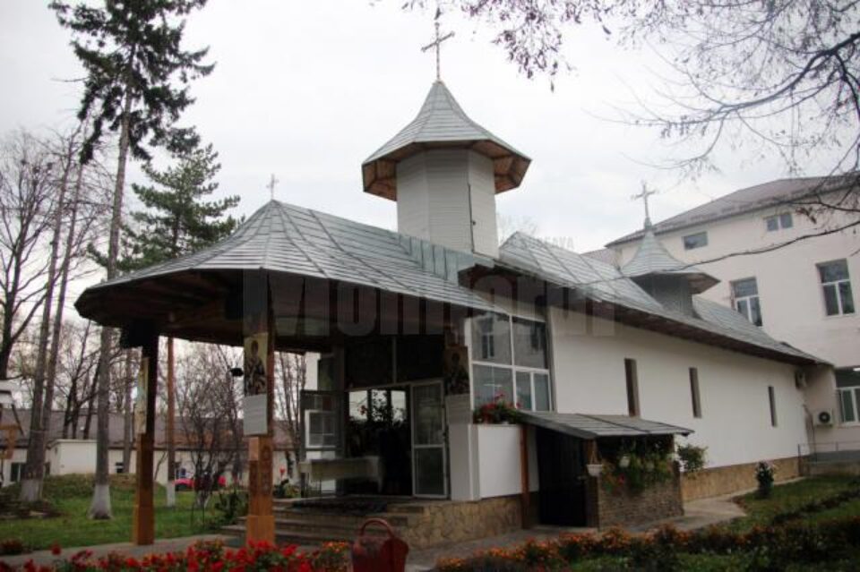 Biserica Spitalului Județean sărbătorește pe 9 noiembrie hramul de Sfântul Ierarh Nectarie din Eghina Biserica Spitalului Județean sărbătorește pe 9 noiembrie hramul de Sfântul Ierarh Nectarie din Eghina