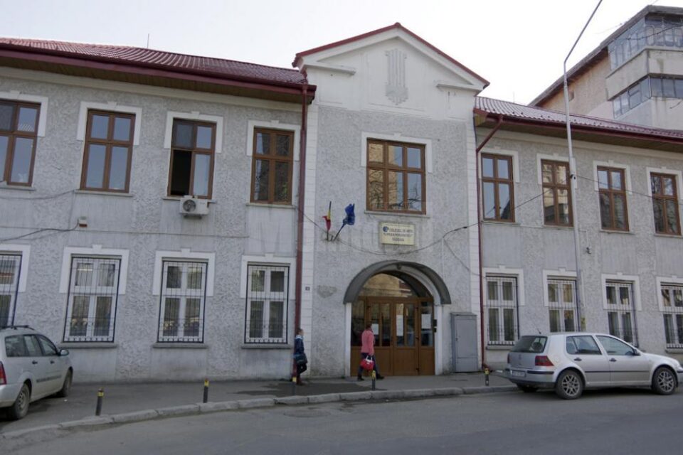 Concursul „Cel mai bun interpret”, la Colegiul de Artă „Ciprian Porumbescu”