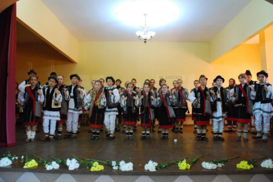 Grupul folcloric Bilcuța, emblemă a comunei Bilca, coordonat și îndrumat de către învățătoarea Elena Negru