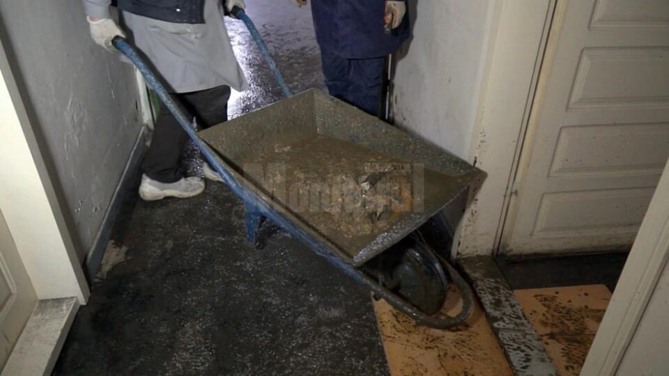 Căminul 2 de la Colegiul Alimentar s-a umplut de materii fecale