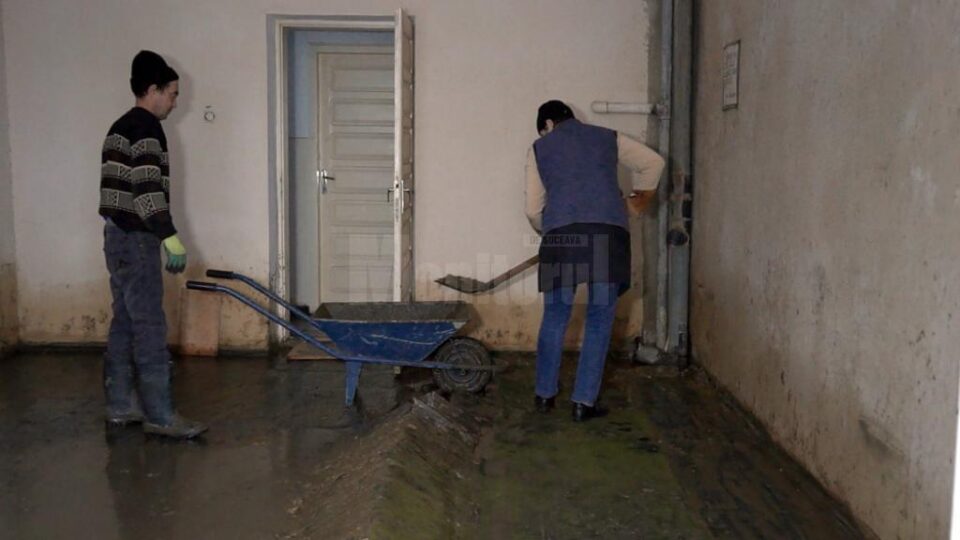 Căminul 2 de la Colegiul Alimentar s-a umplut de materii fecale