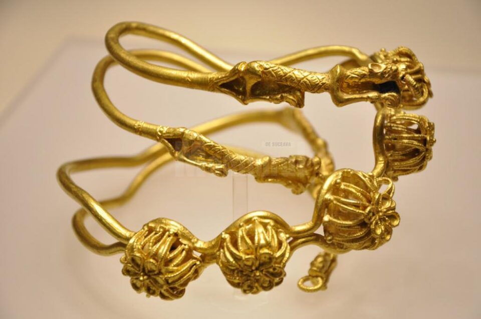 Aproape opt mii de vizitatori la expoziția „Aurul și argintul antic al României”