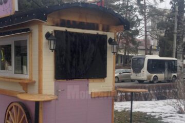 Flăcările au pornit din zona oblonului unui geam lateral al rulotei, însă a fost stins la timp de un trecător