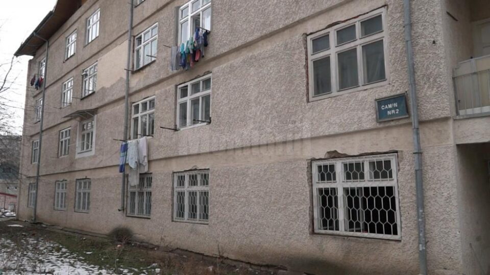Căminul 2 de la Colegiul Alimentar s-a umplut de materii fecale