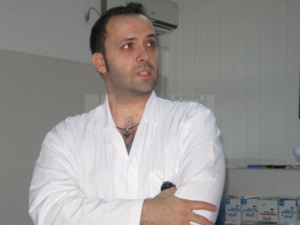 Dr. Mihai Crețeanu Jr. a făcut echipă cu colegul său italian Rosario Papa din Messina și anesteziștii Spitalului Județean de Urgență Dorin Stănescu și Cristina Tiron Dr. Mihai Crețeanu Jr. a făcut echipă cu colegul său italian Rosario Papa din Messina și anesteziștii Spitalului Județean de Urgență Dorin Stănescu și Cristina Tiron