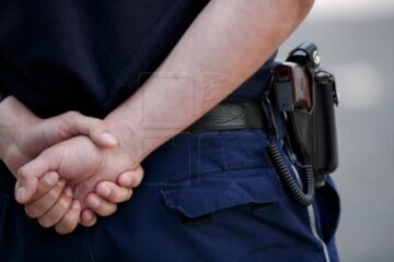 Polițiștii suceveni au organizat un flagrant la Deva, în timp ce indivizii ridicau aparatele de fitness