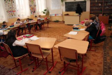 5.304 de elevi nu au reușit să promoveze la toate materiile