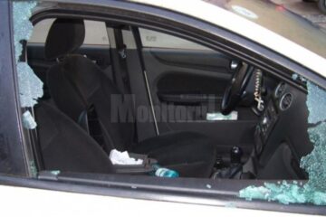 Mașină spartă FOTO portalsm.ro