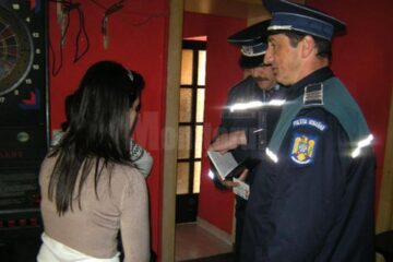 Polițiștii au identificat 14 minori care frecventau unități de alimentație publică în timpul orelor de curs