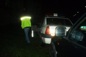 Fiind în stare de ebrietate, tânărul a intrat cu mașina într-un șanț