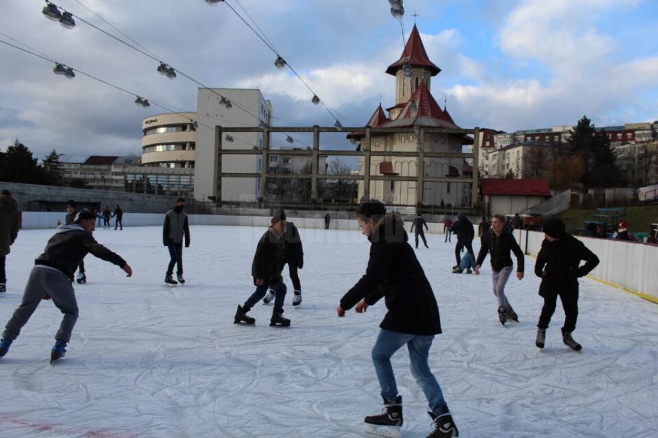 Patinoarul Areni se închide de luni