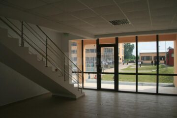 Clădirile sunt moderne, dar nimeni nu se bucură de condițiile de acolo