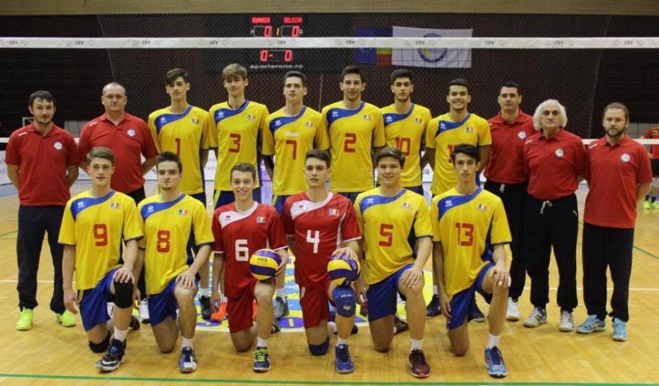 Suceveanul Alexandru Rață (nr.13) și fălticeneanul David Miron (5) se pregătesc pentru Campionatul European sub 19 ani