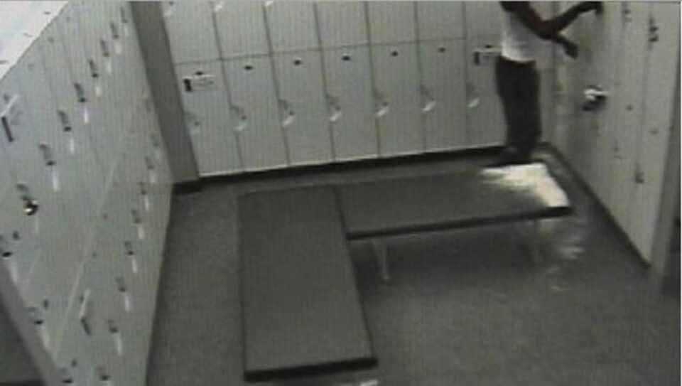 Cinci copii au spart vestiarele unui centru de agrement din Cacica