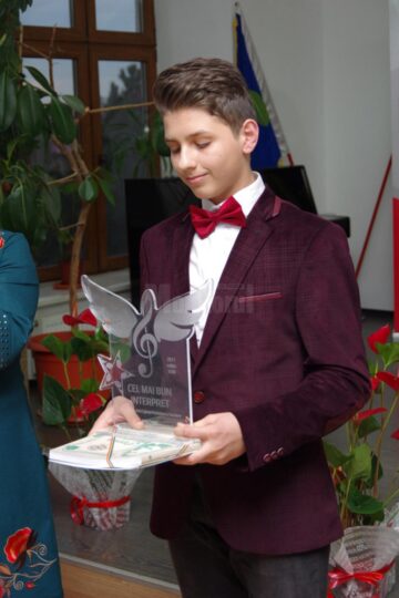 Premiul I și Trofeul Concursului de interpretare instrumentală „Cel mai bun interpret” au fost obținute de elevul Oliviu Daniel Bobu