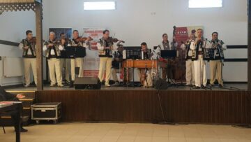 Caravana „10 pentru folclor” a adus cântec, joc și voie bună la Căminul cultural din Sfântu Ilie