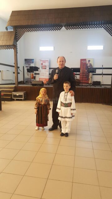 Caravana „10 pentru folclor” a adus cântec, joc și voie bună la Căminul cultural din Sfântu Ilie
