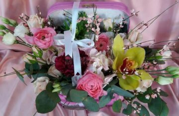 Aranjamentele florale elegante și de bun gust constituie punctul forte al florăriilor Queen