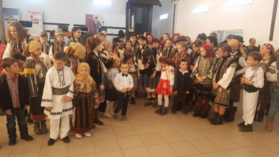 Caravana „10 pentru folclor” la Căminul cultural din Sfântu Ilie