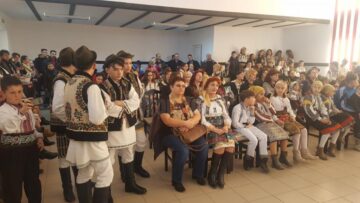 Caravana „10 pentru folclor” a adus cântec, joc și voie bună la Căminul cultural din Sfântu Ilie