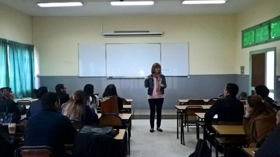 O suceveancă îi învață spaniola pe studenți ai Universității „Hassan II” din Casablanca