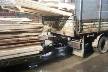 Unul din camioanele confiscate recent pentru transport de lemn fără documente de proveniență