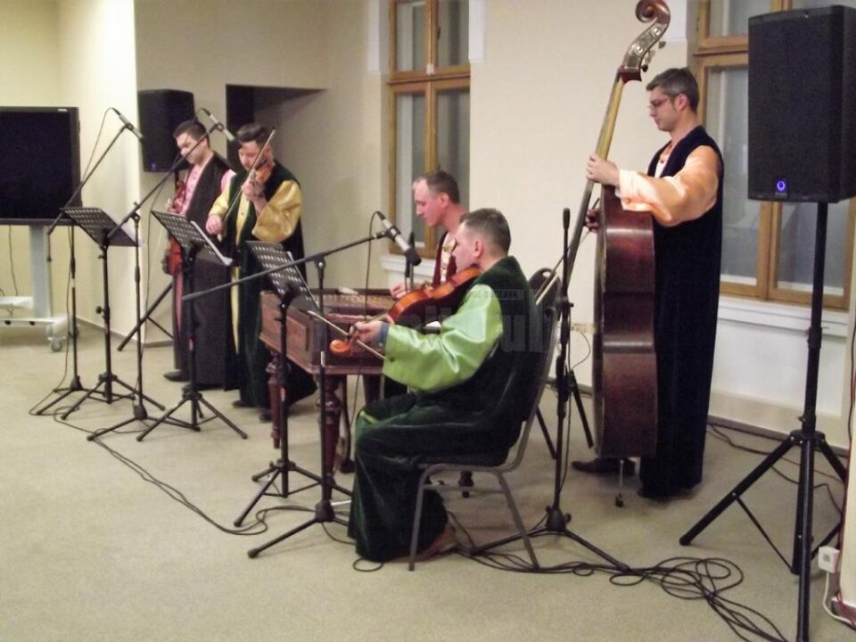 „Zicălașii” în concert și Radu Bercea cu albumul „Confesiuni Cromatice”, la Muzeul de Istorie Suceava
