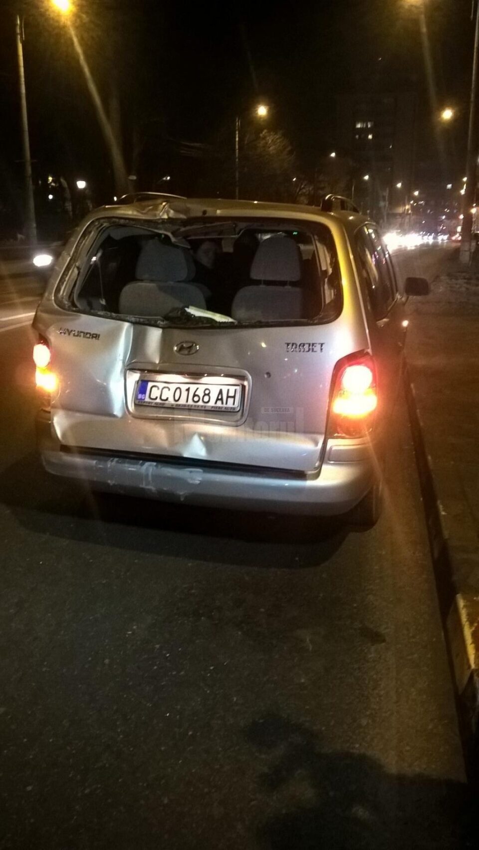 Una din mașinile implicate în accident