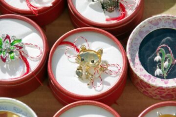 Aproape 60 de locații de vânzare a mărțișoarelor, autorizate în municipiul Suceava