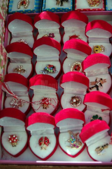 Aproape 60 de locații de vânzare a mărțișoarelor, autorizate în municipiul Suceava