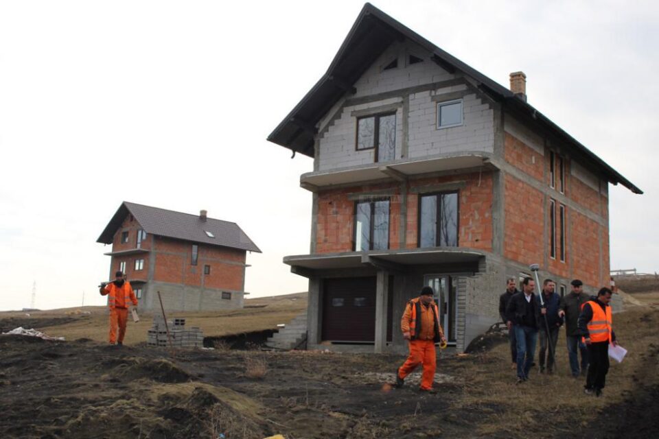 Lucrările de amenajare a străzilor din cartierul Europa au început cu strada Paris, la baza dealului Tătărași