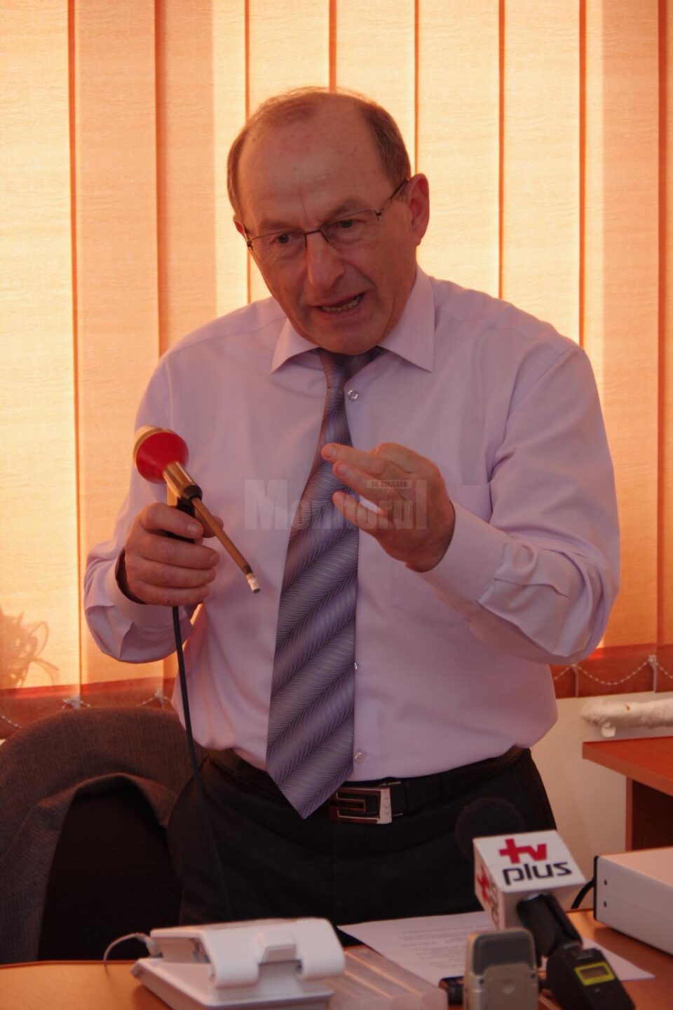 Dr. Ștefan Pușcașu și echipamentul medical