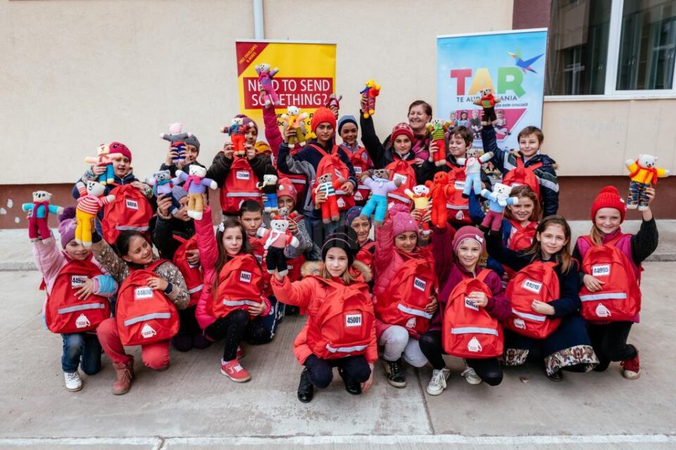 Campania „School in a Bag” a ajuns anul acesta la copiii din Băișești, Berchișești, Țâmpoceni și Corlata