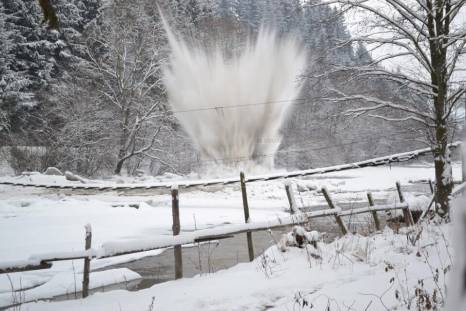 Cele patru detonări produse pe râu au dus la eliminarea pericolului de inundații