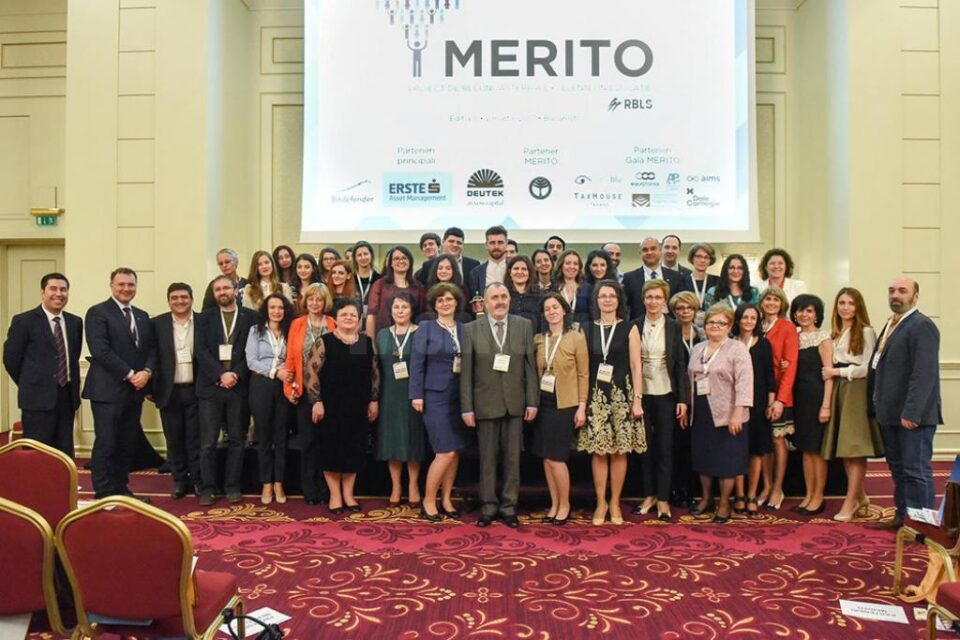 Profesoara Daniela Ceredeev din Vatra Moldoviței a primit Trofeul „Merito” 2017, pentru merite excepționale în educație