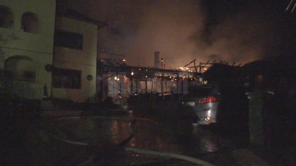 Gospodărie distrusă de un puternic incendiu, la Ilișești