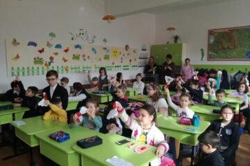 Viitorii elevi și părinții acestora au trecut pragul Școlii Nr. 1 Suceava