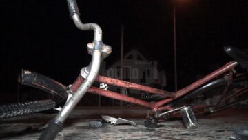 A murit la mai puțin de 14 ani. A fost spulberat de pe trotuar și aruncat peste 50 de metri, ca o păpușă, de o mașină condusă de un tânăr de 20 de ani